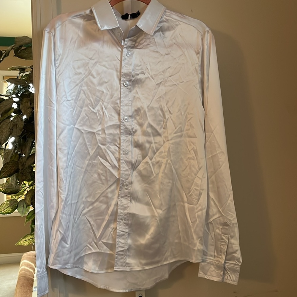 LONG SLEEVE SILK LIKE BUTTON DOWN BLOUSE. NWT. SIZE SMALL